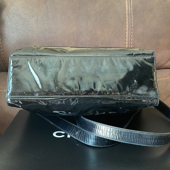 ‼️SOLD‼️💯Authentic CHANEL timeless CC patent leather tote - Picture 9 of 13